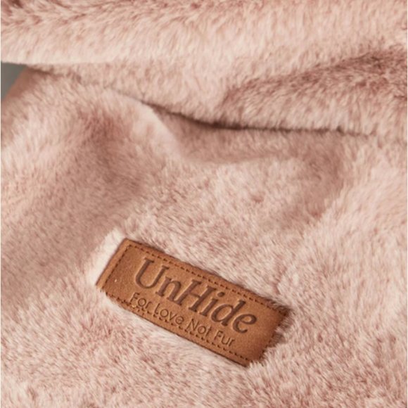 UnHide Small Rose Blanket NWT - Picture 5 of 12